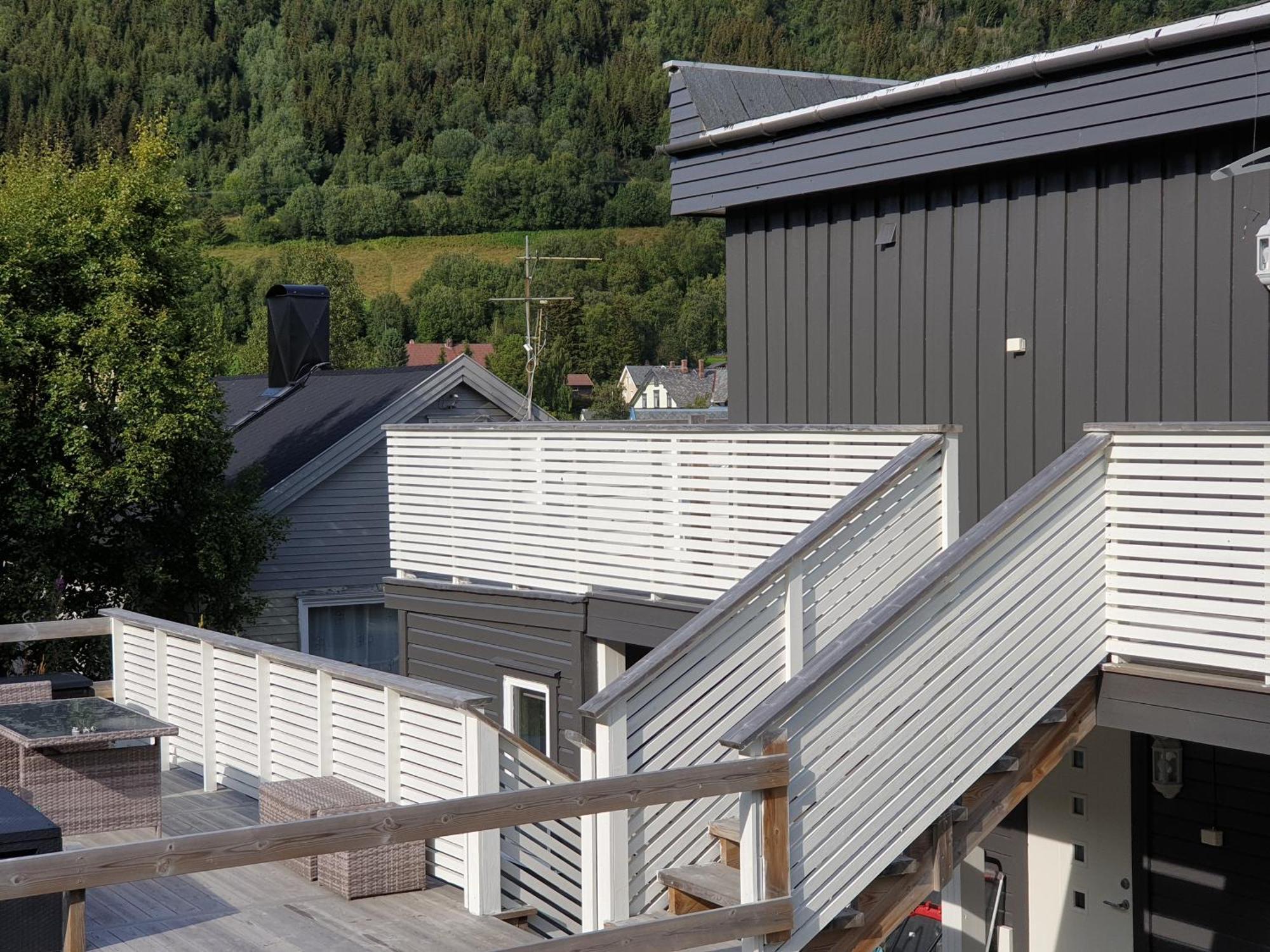 Lyngen Apartments Lyngseidet Buitenkant foto