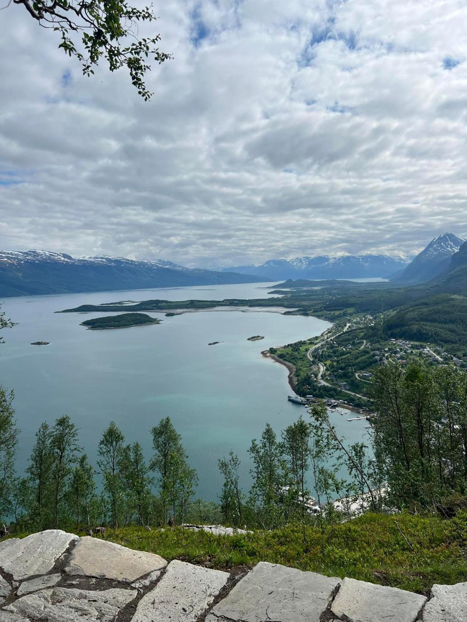 Lyngen Apartments Lyngseidet Buitenkant foto