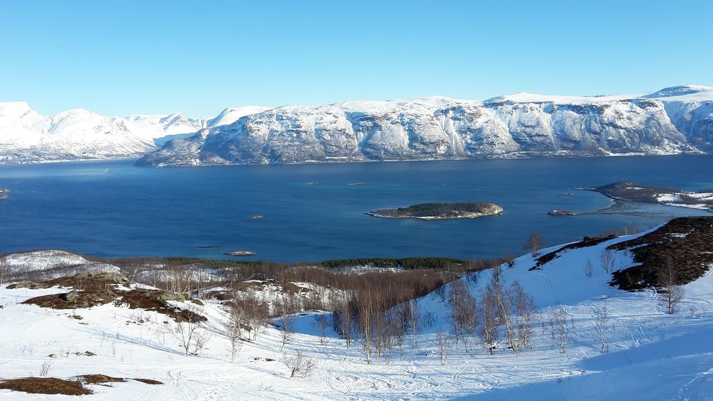 Lyngen Apartments Lyngseidet Buitenkant foto