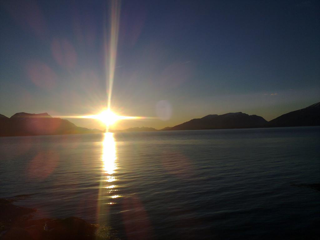 Lyngen Apartments Lyngseidet Buitenkant foto